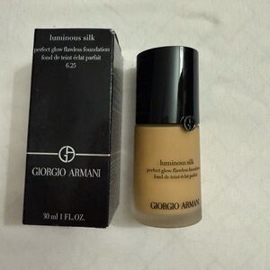 Giorgio Armani Luminous Silk Foundation